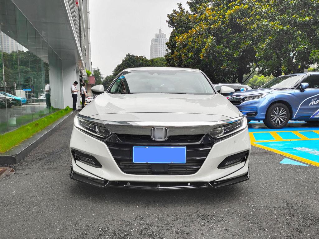 2018 Accord 10. Generation Aggressives Kit: Frontlippe, Splitter, Heckflügel, Dachspoiler, Hecklippe, Seitenschweller.