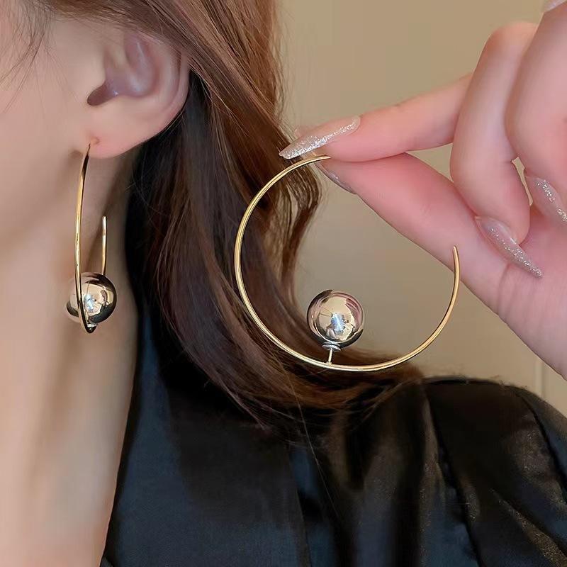 Exaggerated Metal Big Circle Earrings For Women Female Classic Simple Beaded C Shape Round Hoop Earrings Smooth Ear Cuff Jewelry