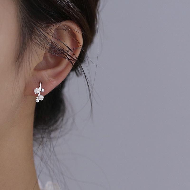 Versatile Plum Blossom Earrings - 2025 Trendy Design, Light Luxury, High-End Fashion Jewelry for Women