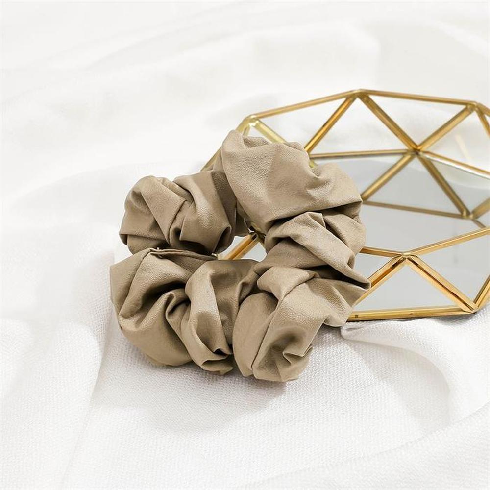 

Кожаный стиль Гопчанг Бэнд (бежевый) Кожаный ремешок для волос (S8392140)