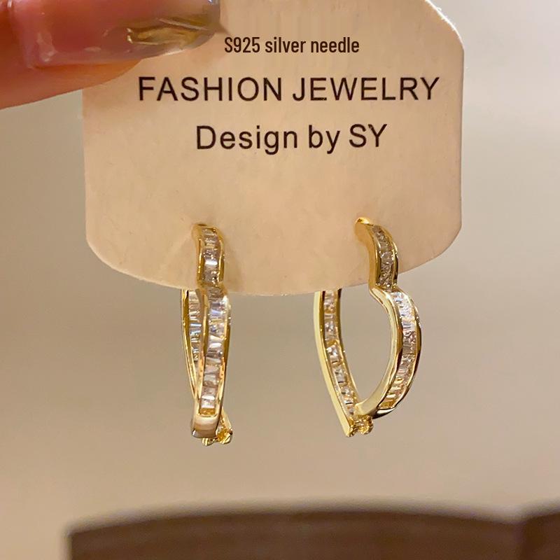 Korean Style Zircon Heart Stud Earrings: Versatile, Fashionable, Light Luxury Design for Women