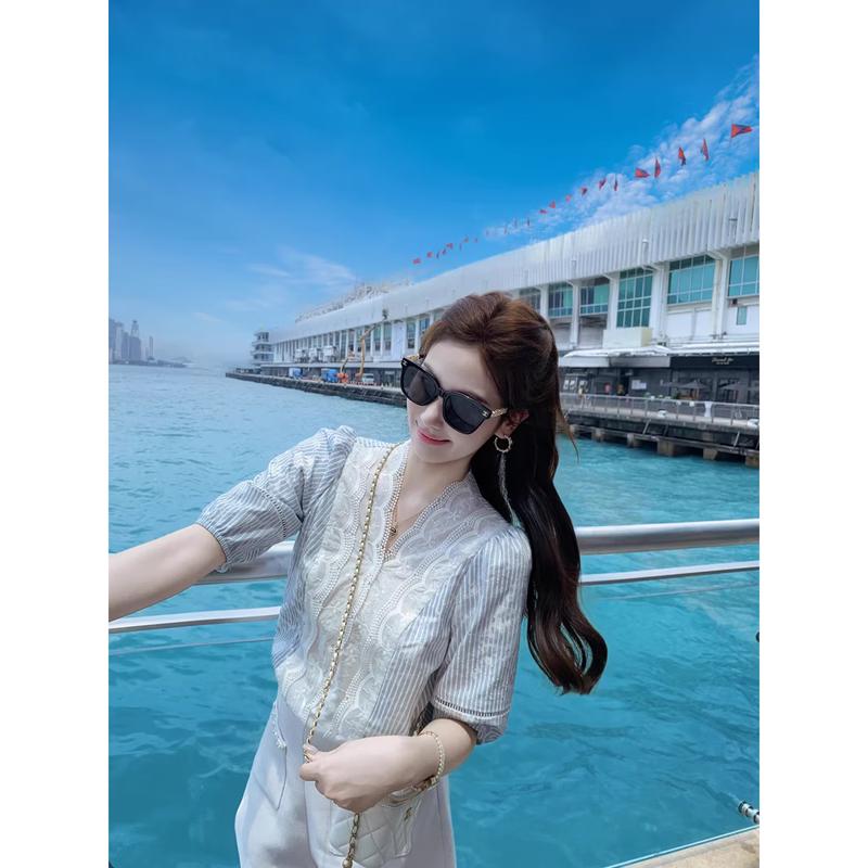 

Women s V-Neck Striped Lace Chiffon Top S