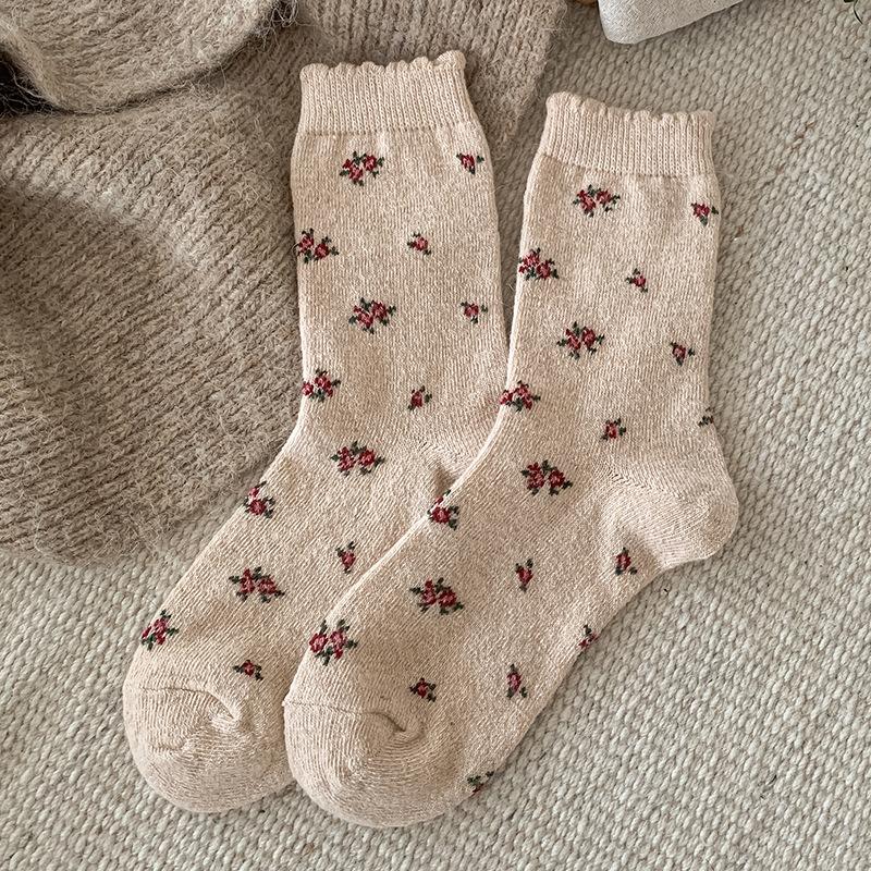 Women's Socks Winter Thicken New Retro Fashion Korean Style Warm Socks Casual Novelties Sweet Long Ladies Flower Socks Comfort