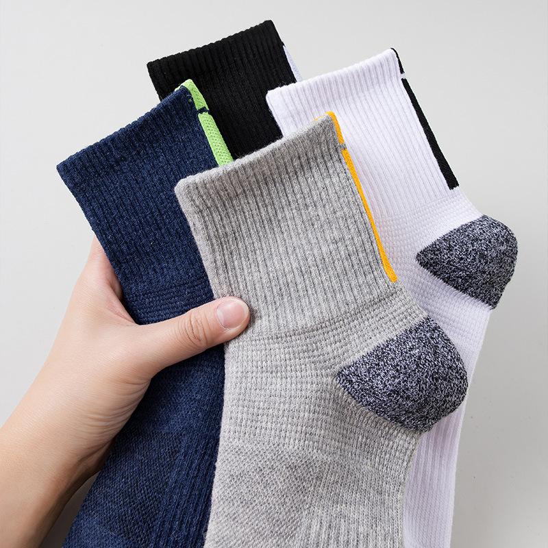 Men's All-season Mid-leg Socks with Thickened Towel Soles, Sweat-absorbing and Breathable Sports Socks, Trendy Color-blocking Grey Casual Socks