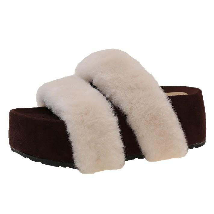 Internet-Berühmtheiten mit Plateauslippern Damen 2025 neue Winter-Baumwollpantoffeln Mode Explosion vielseitige Nische Mao Mao Pantoffeln