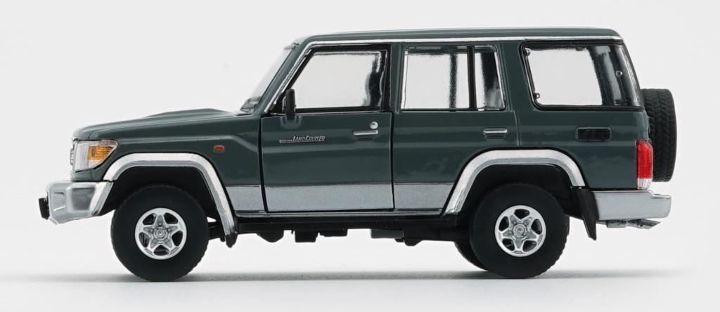 BM CREATIONS Toyota Land Cruiser LC76 tmavě šedý RHD Hotový produkt 1:64