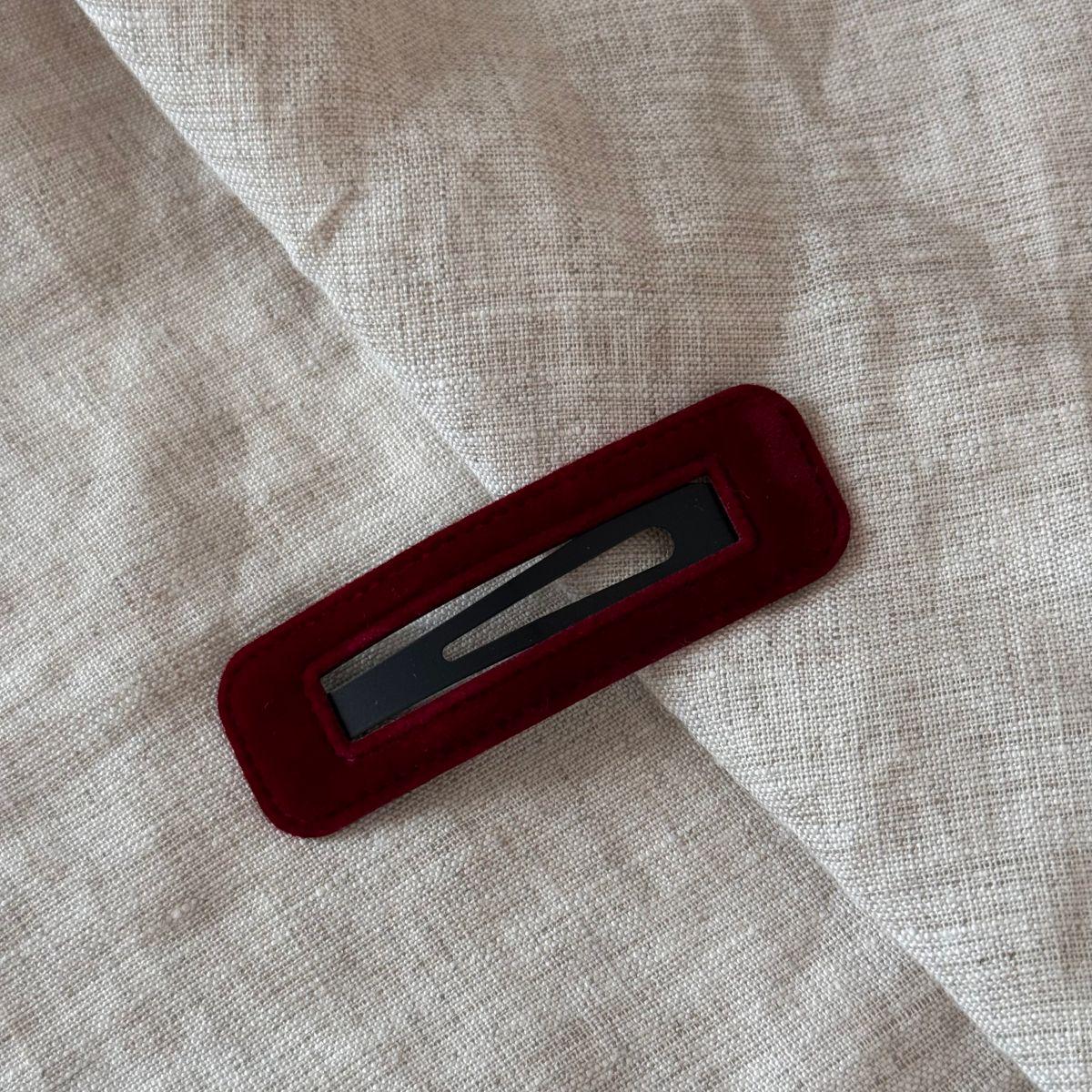 

Velvet Water Drop Hollow Triangle Hair Clip - Autumn Winter Collection