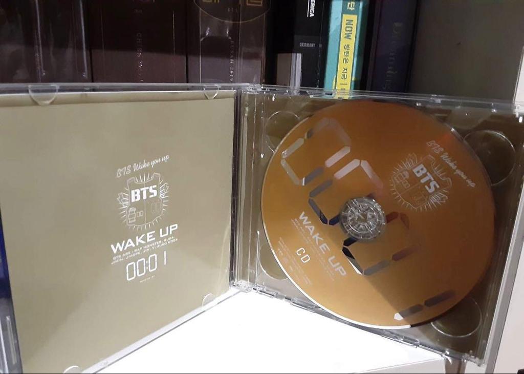 [USED] BTS WAKE UP First Limited Edition A CD DVD
