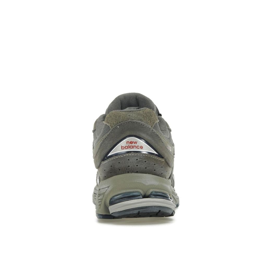 New Balance 2002R Pouch - Castle Grey Unisex Sneakers Natural-Indigo M2002RVA