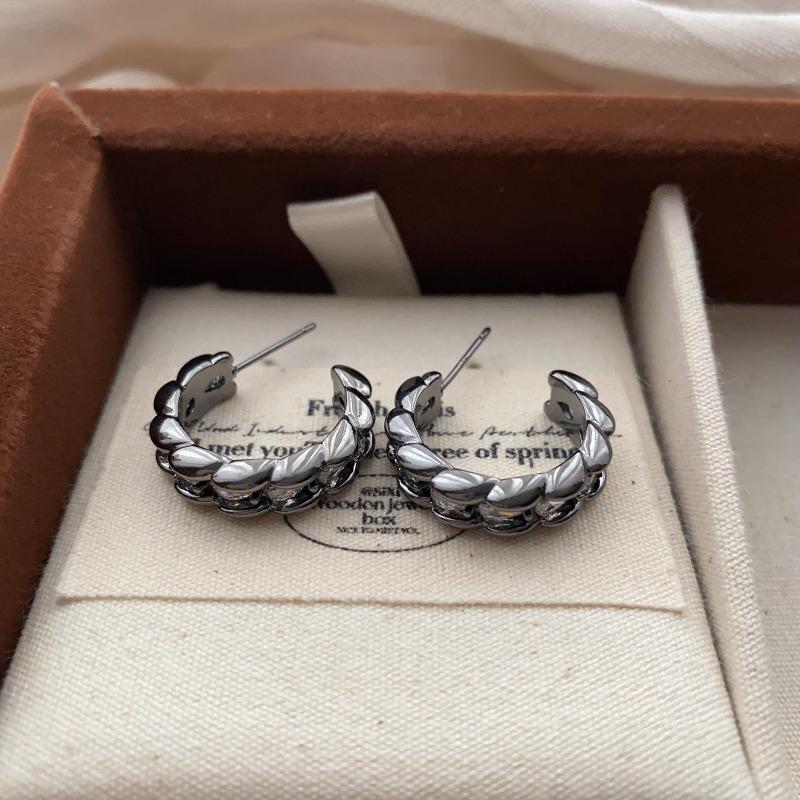 

Simple Design, Twist Earrings, Earrings, Fashionable And Versatile High-End Temperament, Earrings, Metal Cool Vintage Earrings