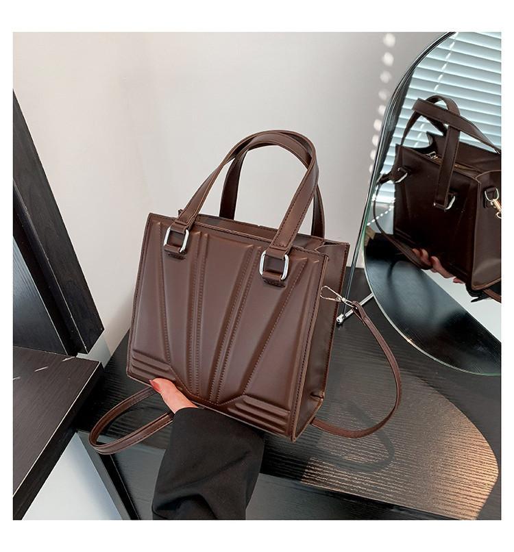 

Stylish 2023 Autumn Winter Fashionable Commuter Handbag Small Shoulder Crossbody Bag For Women With Elegant Design And Trendy Color Options кавовий