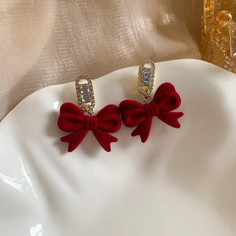 2024 D Retro Wine Red Velvet Rose Pearl Earrings: Hong Kong Style, Autumn/Winter Trend