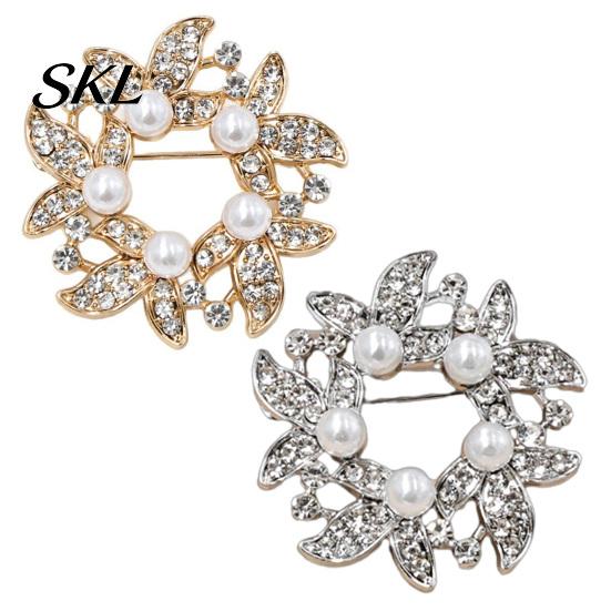 Secure Clasp Pin Brooch Pin, Faux Pearl Wreath Design Lapel with Rhinestones Inlaid, Electroplated Circular Flower Leaf Garland for Coats Shirts Bags