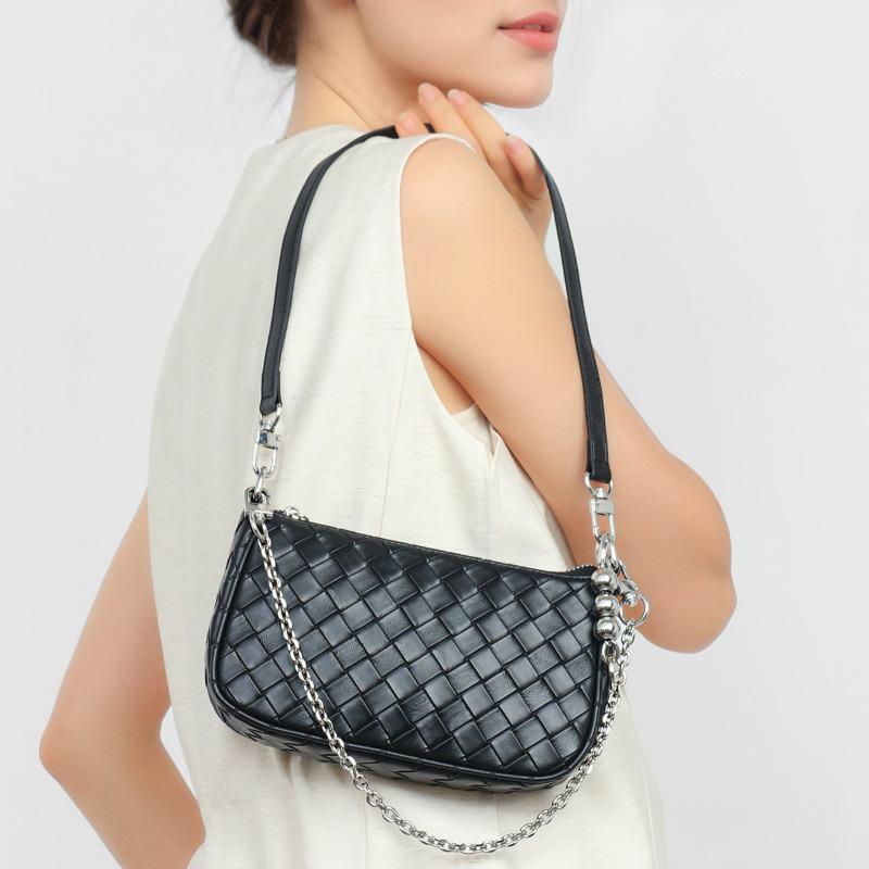 

A Niche Design Single-shoulder Large-capacity Cowhide Underarm Bag and Genuine Leather Baguette Bag чёрный