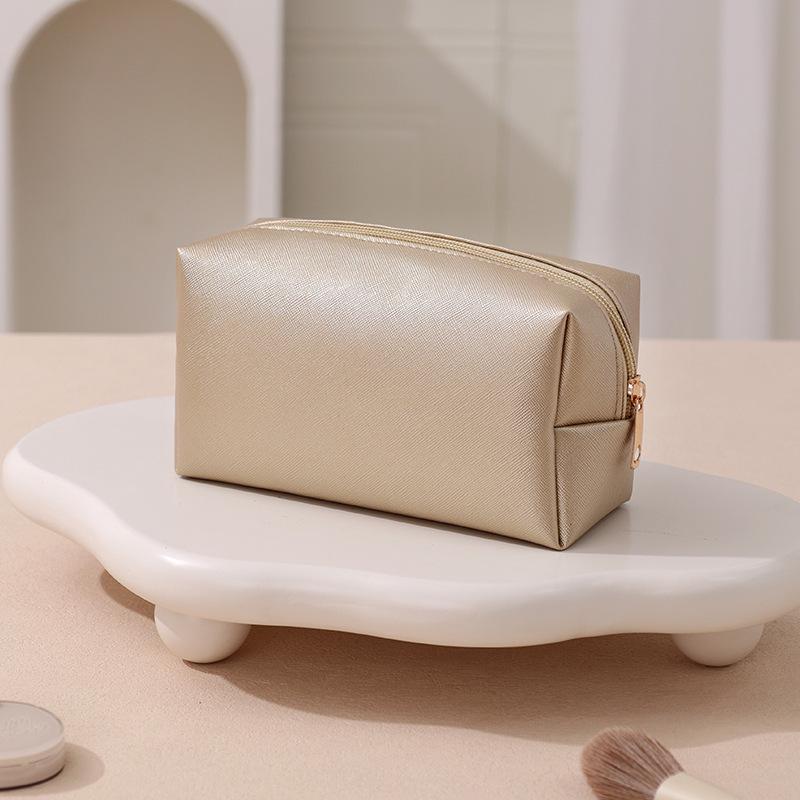 Bei Lian Large Capacity Makeup & Toiletries Travel Bag with High-End Design