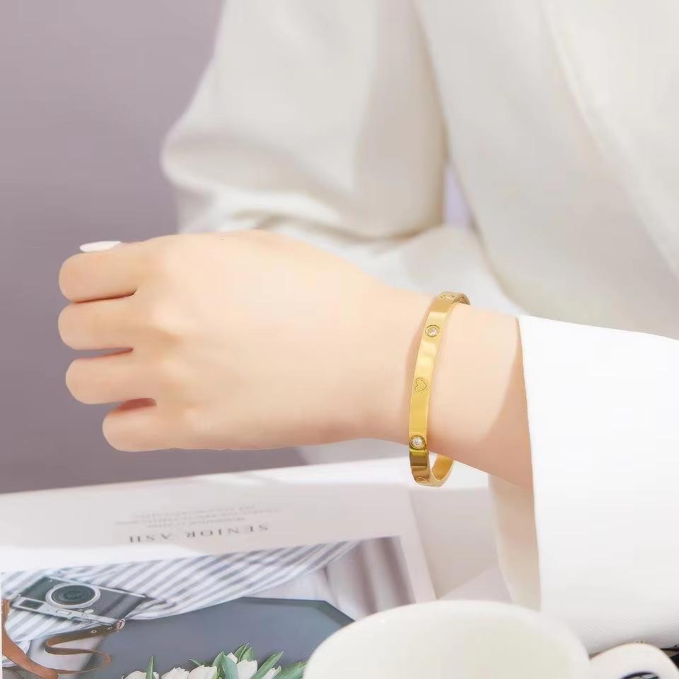 Trendy Shining Zircon Bracelets For Women Clover Print Love Pulseiras Stainless Steel Bangles Feminina Zircon Gift