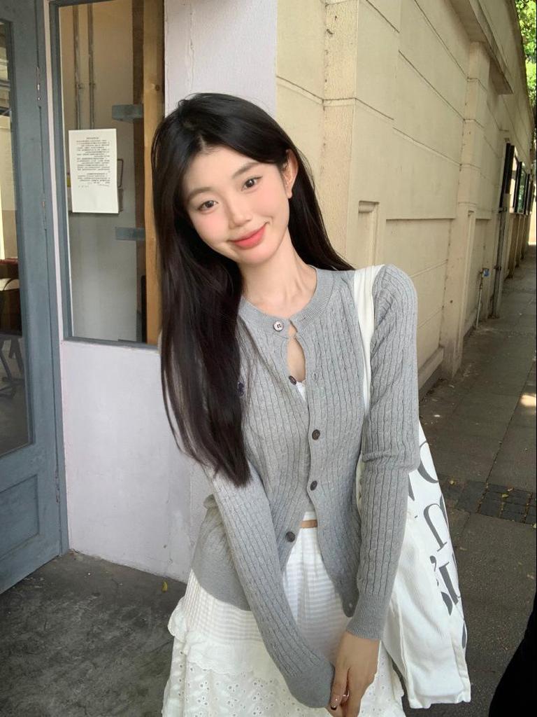 Damski Kardigan Dzianinowy z Retro Haftem - Modna Krótka Kurtka Twist na Wczesną Jesień 2023