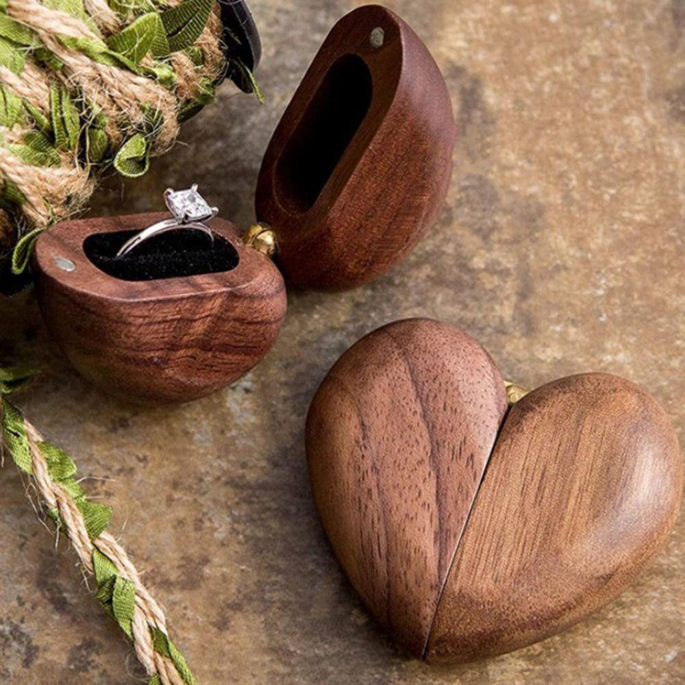Heart Shaped Ring Storage Box Walnut Wooden Wedding Ring Case Retro Jewelry Display Box