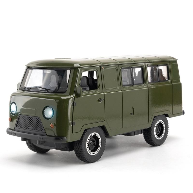 Simulation Alloy 1:18 Russia UAZ Hunter Off Road 4x4 SUV Car Model Sound Light Collectibles Birthday Gift for Boy Toy Vehicles
