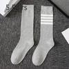 5 Paia Calzini Sottili Stile College a Quattro Barre TB Color Block Marea Rosso Rete Cotone Senza Cuciture Anti-pilling a Righe al Polpaccio
