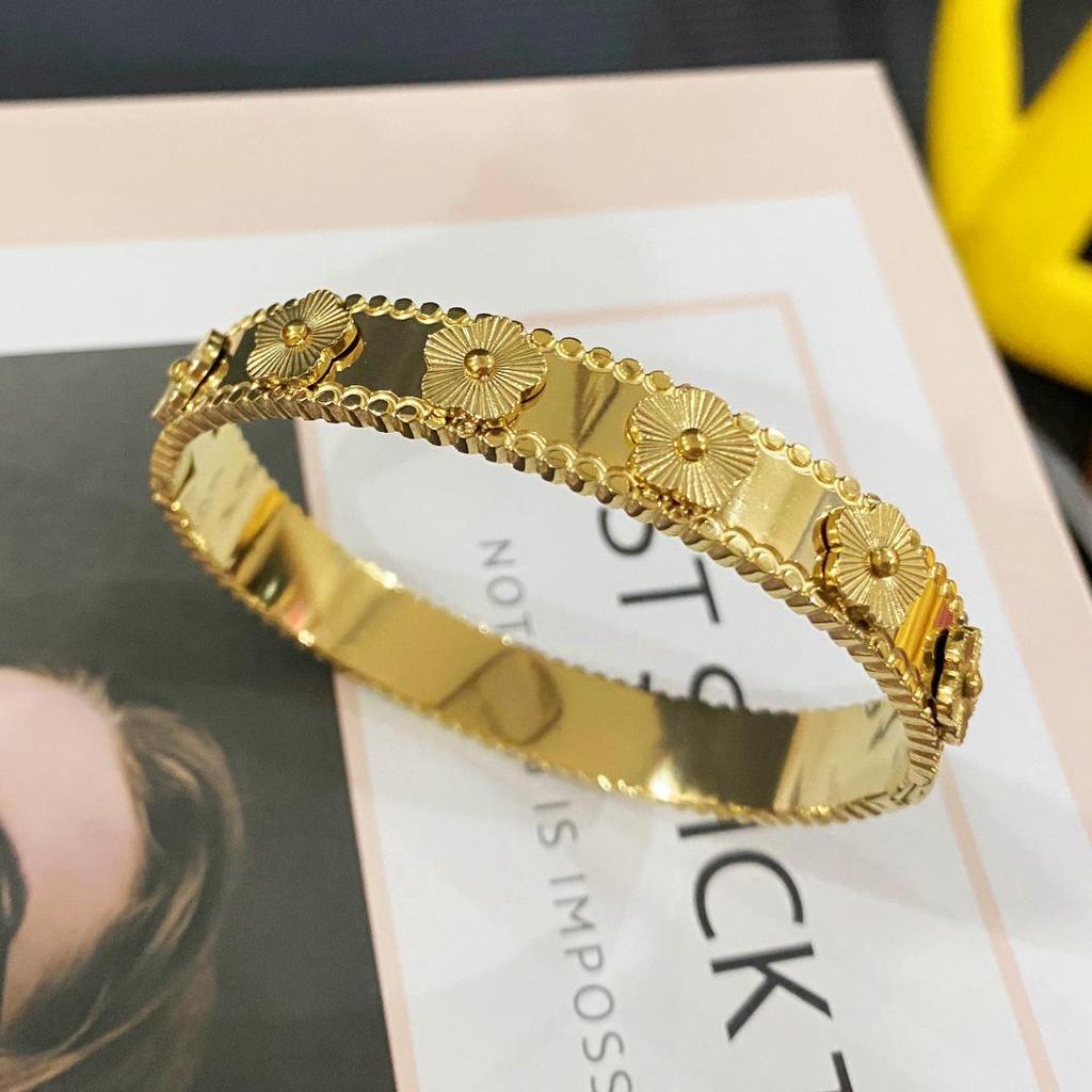 High-End Non-Fading Gold-Plated Kaleidoscope Titanium Steel Bracelet for Women