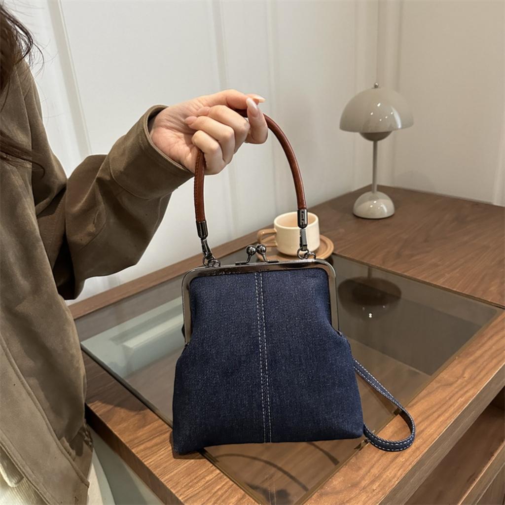 Vintage China-Chic Women's Handbag Temperament Clip On Commuter Crossbody Bag British Style Simple Shoulder Bag