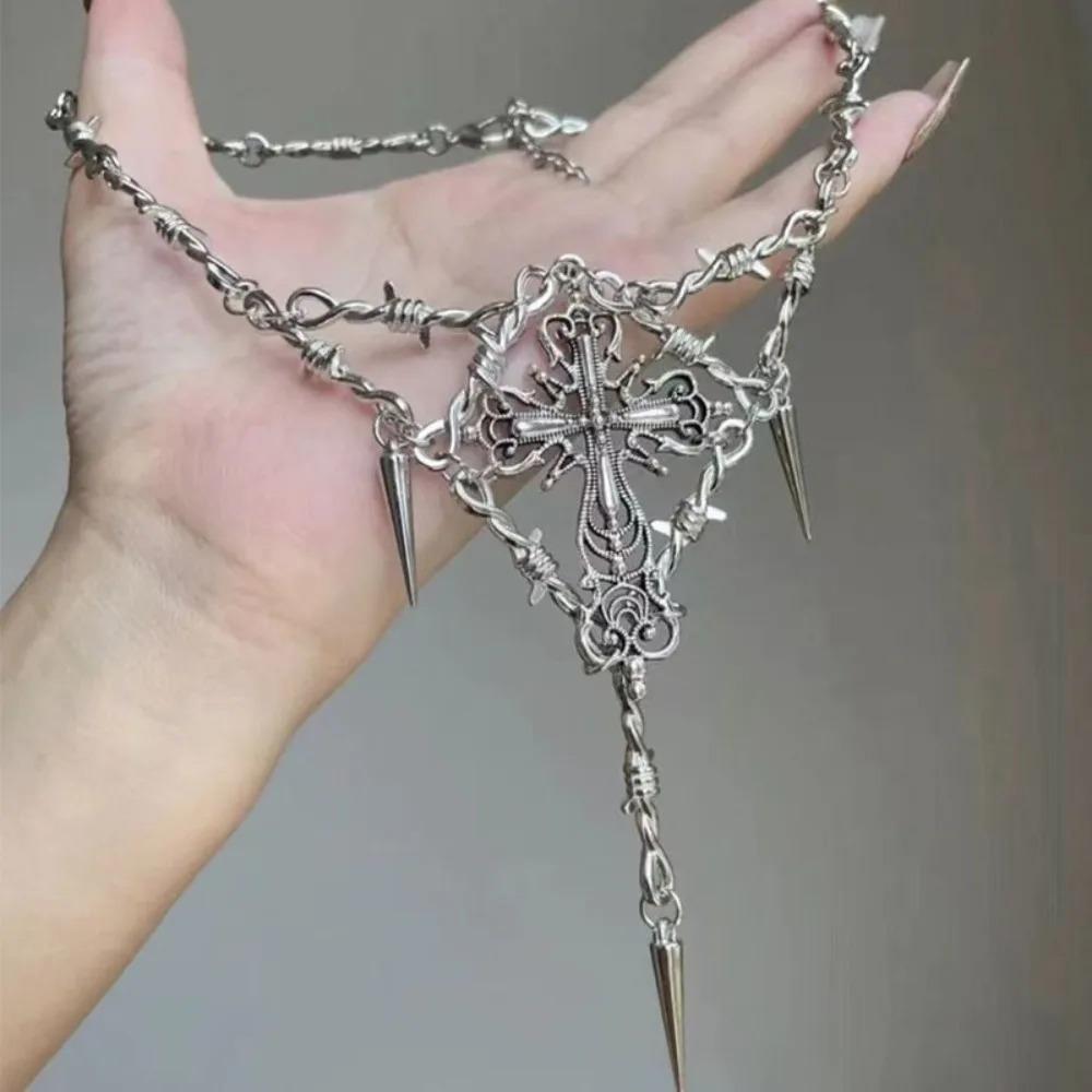 Hip Hop Punk Thorn Rivet Necklace for Man Woman Retro Clavicle Chain Female Y2K Jewelry Hot Girl Choker Accessories
