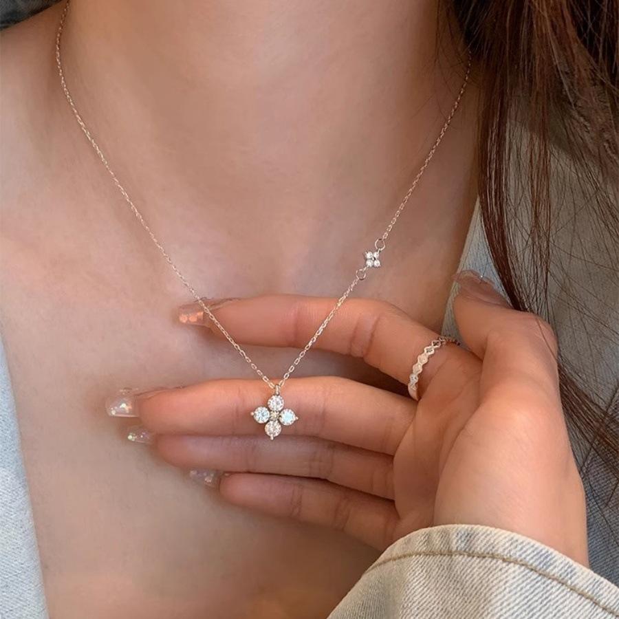 Lucky Double Clover Zircon Pendant Necklace Niche Light Luxury Exquisite Temperament Versatile Clavicle Chain