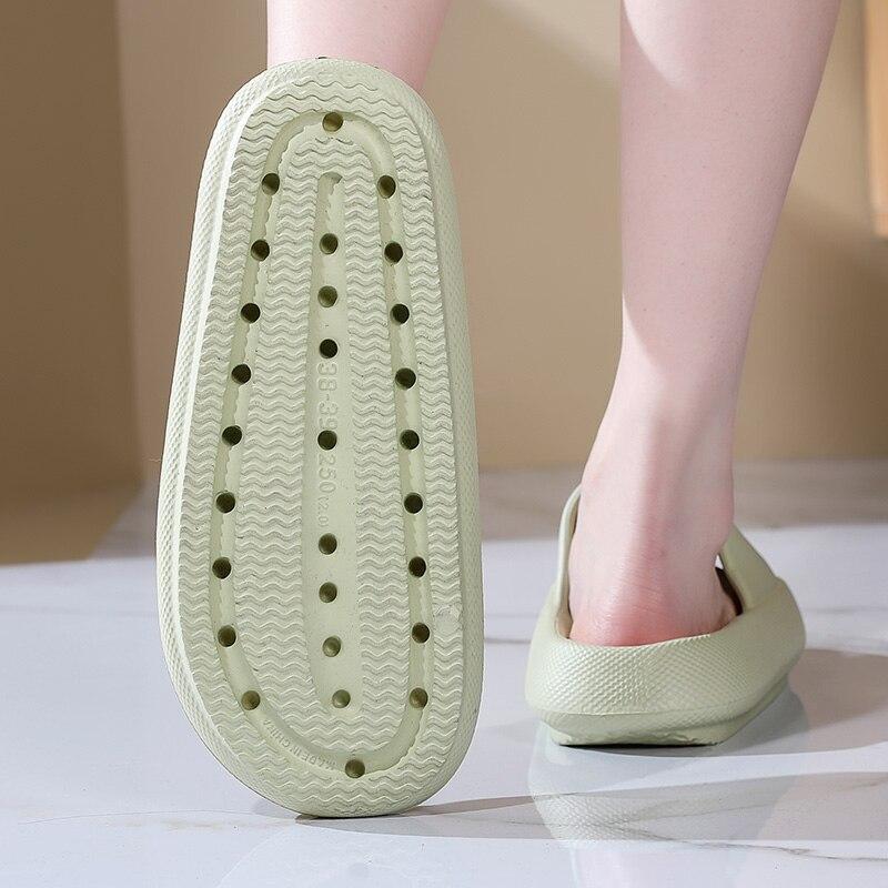 New Women Bathroom Indoor Slippers Unisex Men Slippers Beach Sandals Flip Flops EVA Soft Flat Shoes Female Platform Slippers
