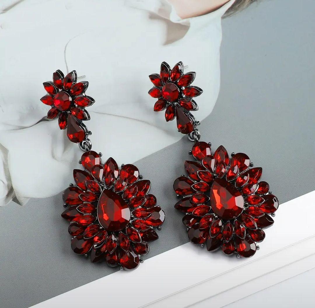 

Ажурные металлические серьги с цветочным узором One Size