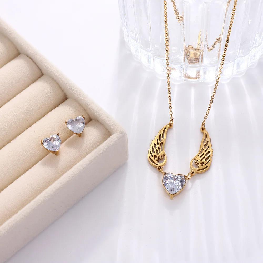 Titanium Stainless Steel Pendant Necklaces 18K Gold Plated Rhinestone Clay Heart Wing Charm Necklace For Women