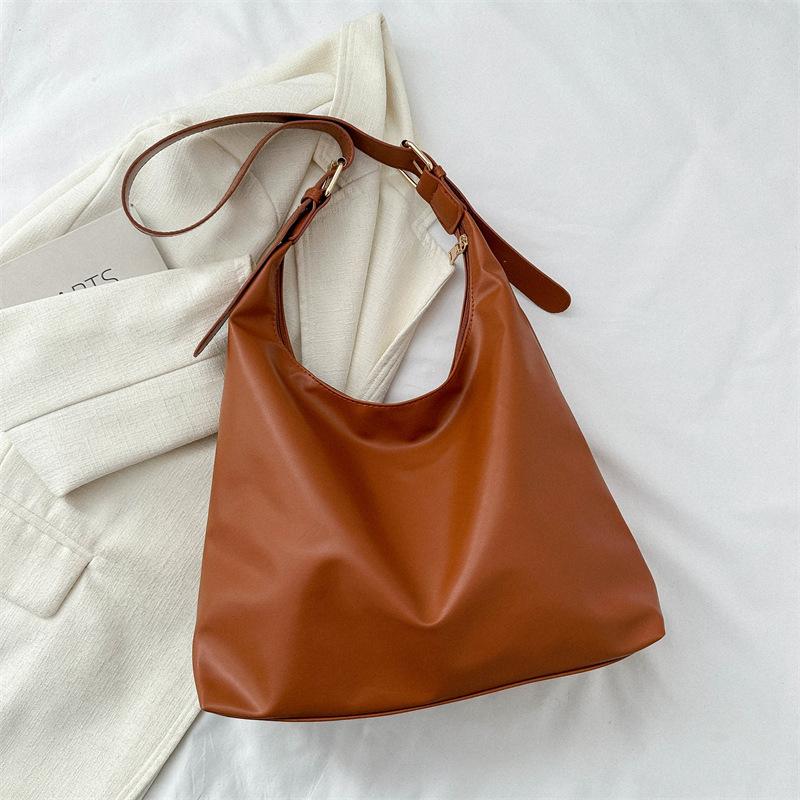 2025 winter new Korean version fashion shoulder bag trendy personalized messenger bag simple casual large capacity tote bag