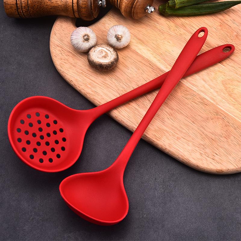 Silicone Heat-Resistant Non-Stick Kitchen Utensil Set: Spatula, Spoon, Colander - 5 Pieces