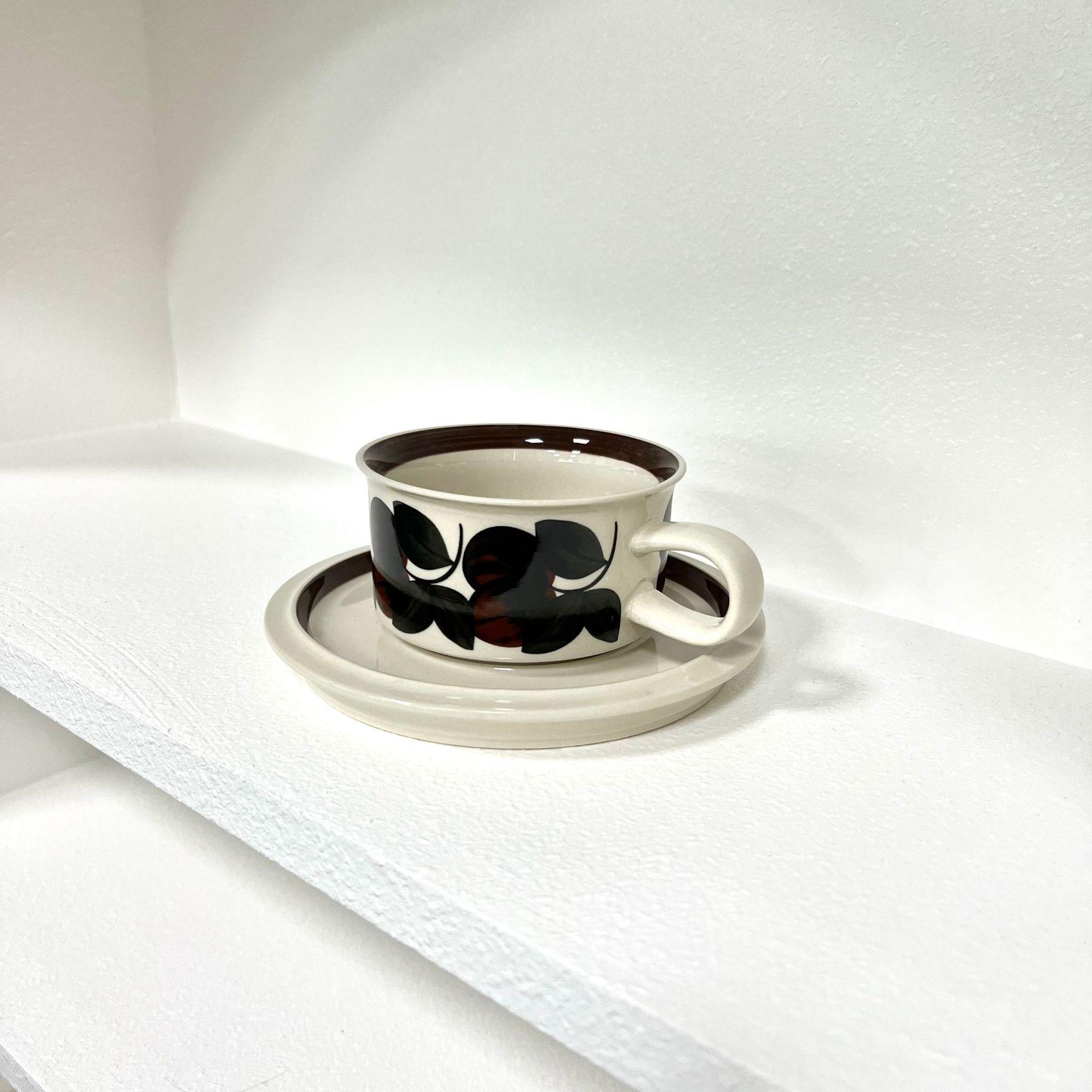 

Средневековая финская чашка для кофе с блюдцем в стиле легкой роскоши, ретро, офисная, повседневная, для послеобеденного чая, керамическая чашка для латте, чашка для воды 250ml