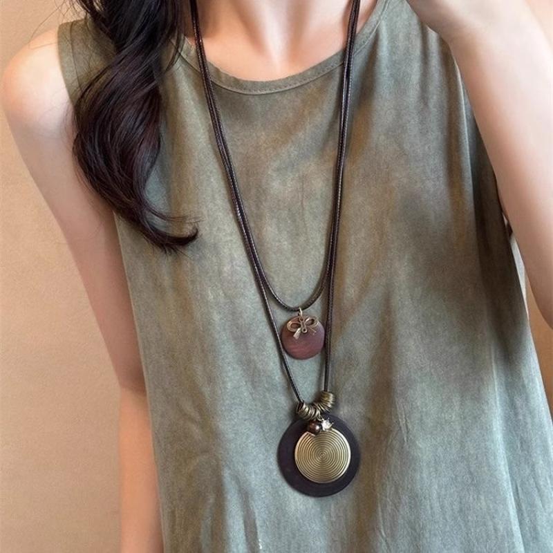 Vintage Boho Metal Feather Necklace For Women Antique Long Collar Chains Pendant Handmade Statement Jewelry Layers Accessories
