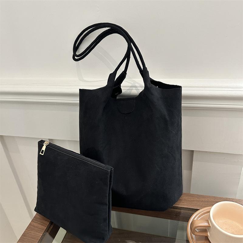 2025 New Simple Matte Bucket Bag Women's Winter Trendy Fashion Child and Mother Bag Casual Versatile Shoulder Commuter Bag