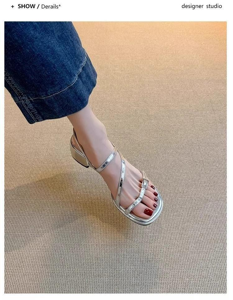 

Коричневый с римскими сандалиями, новый летний толстый каблук в ретро-стиле с юбкой - это красиво. 40 серебряный