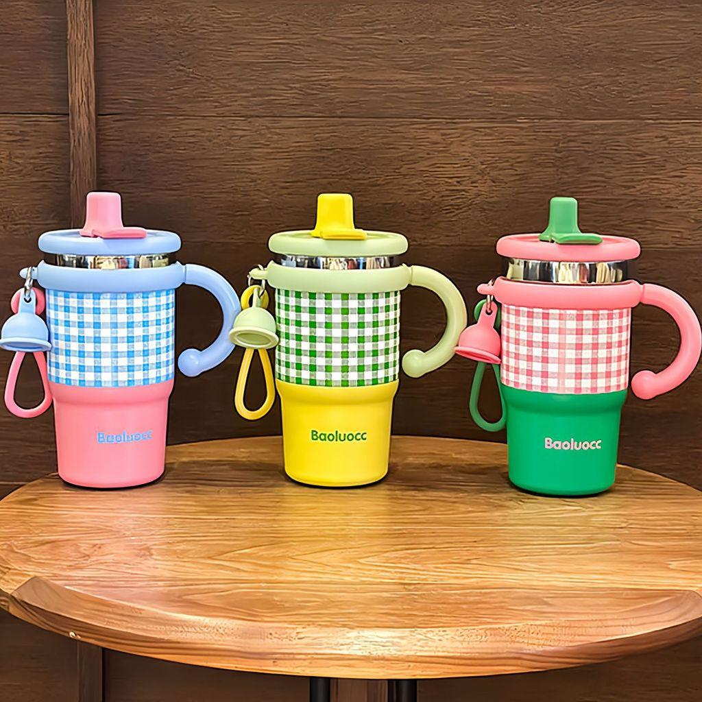 Karierte 600ml Edelstahl-Kaffeetasse mit Henkel und Auslaufsicherem Deckel für den Arbeitsweg