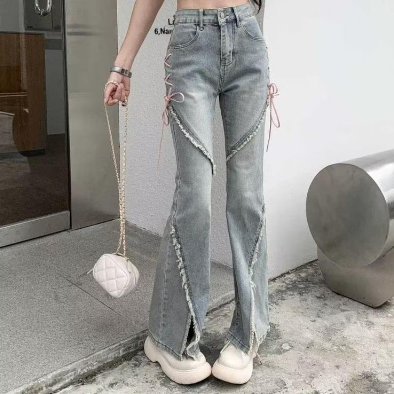 

Женские расклешенные джинсы с высокой талией — облегающие, эластичные, с ремешками, с разрезом по низу, идеально подходят для осени. M светло-синий