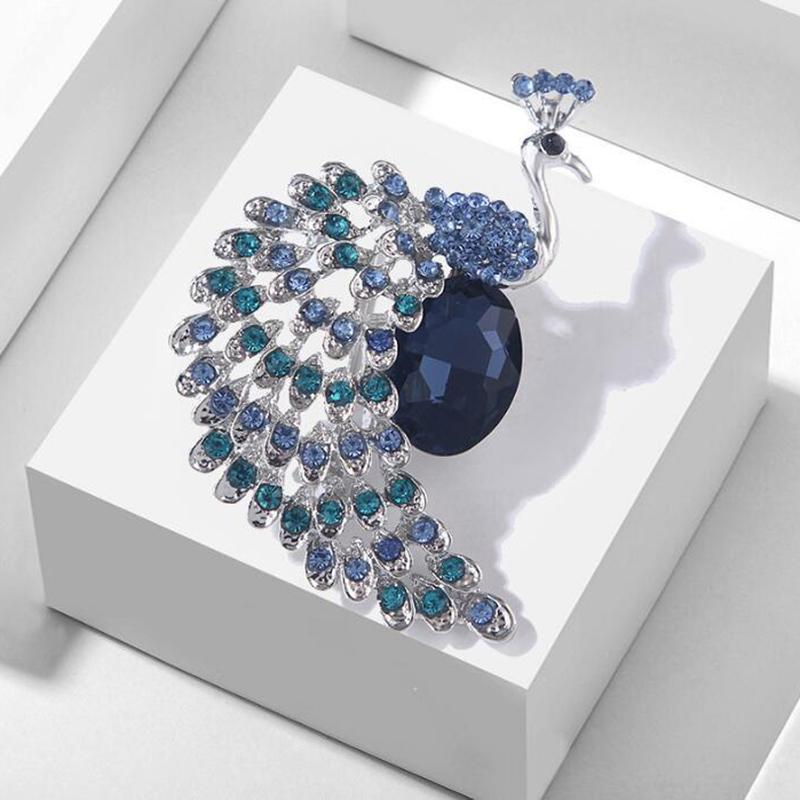 

Exquisite Blue Sparkling Diamond Butterfly Brooches For Women Girls Temperament Zircon Animal Corsage Fashion Party Jewelry Gift A1
