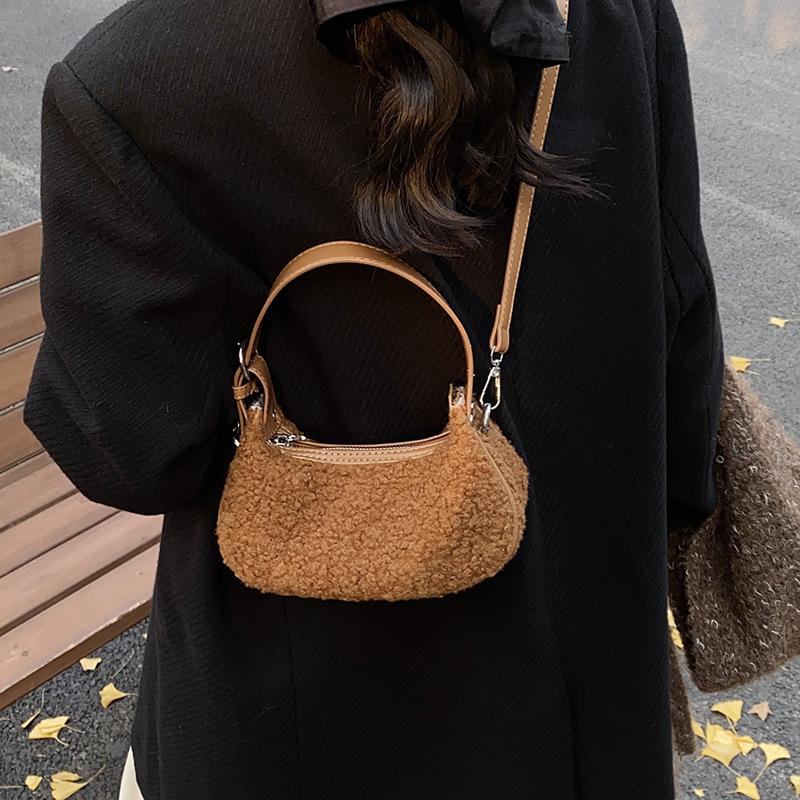 New underarm bag niche design women's bag lamb wool bag casual versatile women's shoulder messenger bag