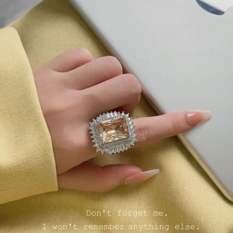 Elegant Rectangular Yellow Gemstone Luxury Princess Necklace