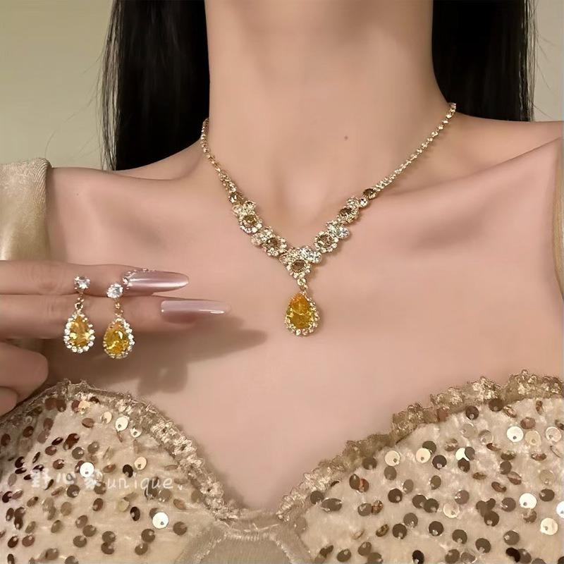 New Zircon Water Drop Pendant, Necklace, Stud Earrings, Court Style Elegant Temperament Jewelry, Light Luxury and High-end Jewelry Set.