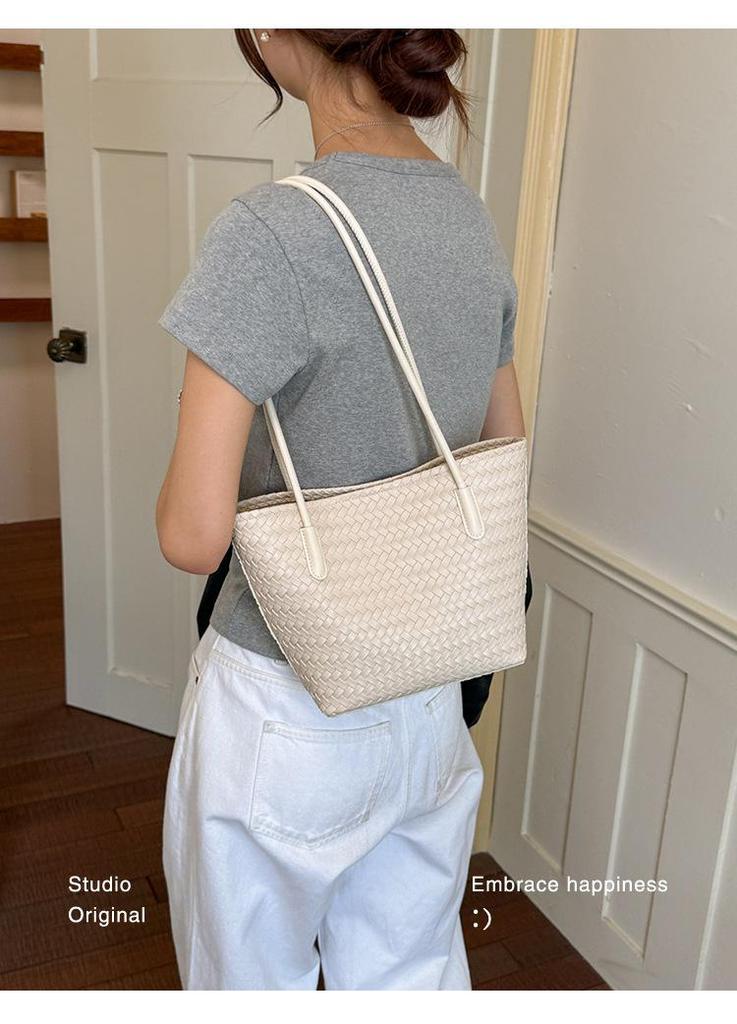 Trendy Woven Handbag: Large Capacity Textured Tote