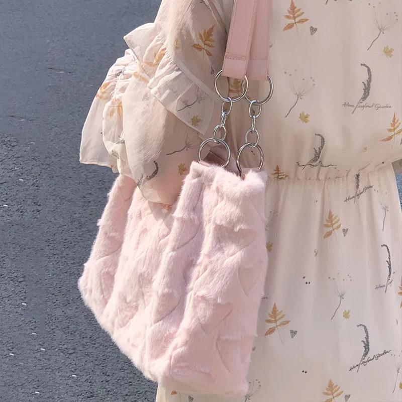 Niedliche flauschige Damen-Freizeit-Tragetaschen Liebesherz Damen Süße Schulter-Unterarmtasche Einfarbig Damenmode Plüsch-Handtaschen MIT