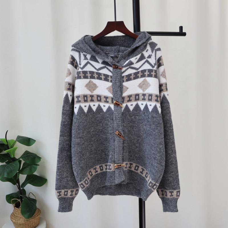 

Вязаный кардиган в стиле ретро с капюшоном и застежкой на роговые пуговицы, новый дизайн осени и зимы, свободный свитер-жакет в ленивом стиле для женщин one size fits all серый