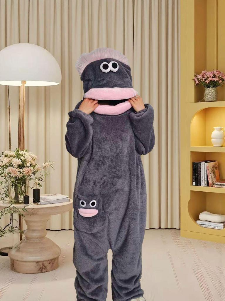 Skurriler Monster-Einteiler - Design mit langem Haar und großem Mund (Winter 2026)