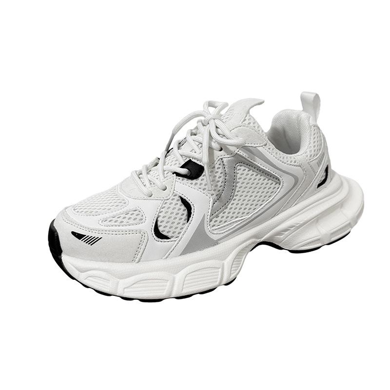 Paar neue modische, lässige Sportschuhe für Frühling und Herbst: leichte, vielseitige Plateau-Schuhe, atmungsaktive Single-Sneaker.