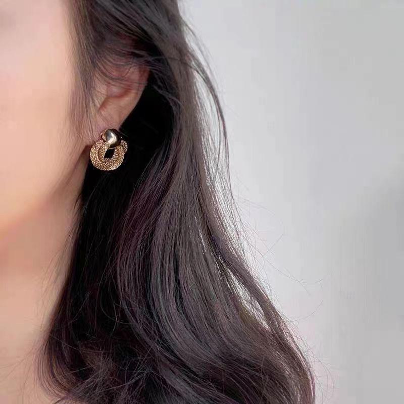 European & American Style Diamond Twist Earrings - Luxurious, Niche, Versatile High-End Design