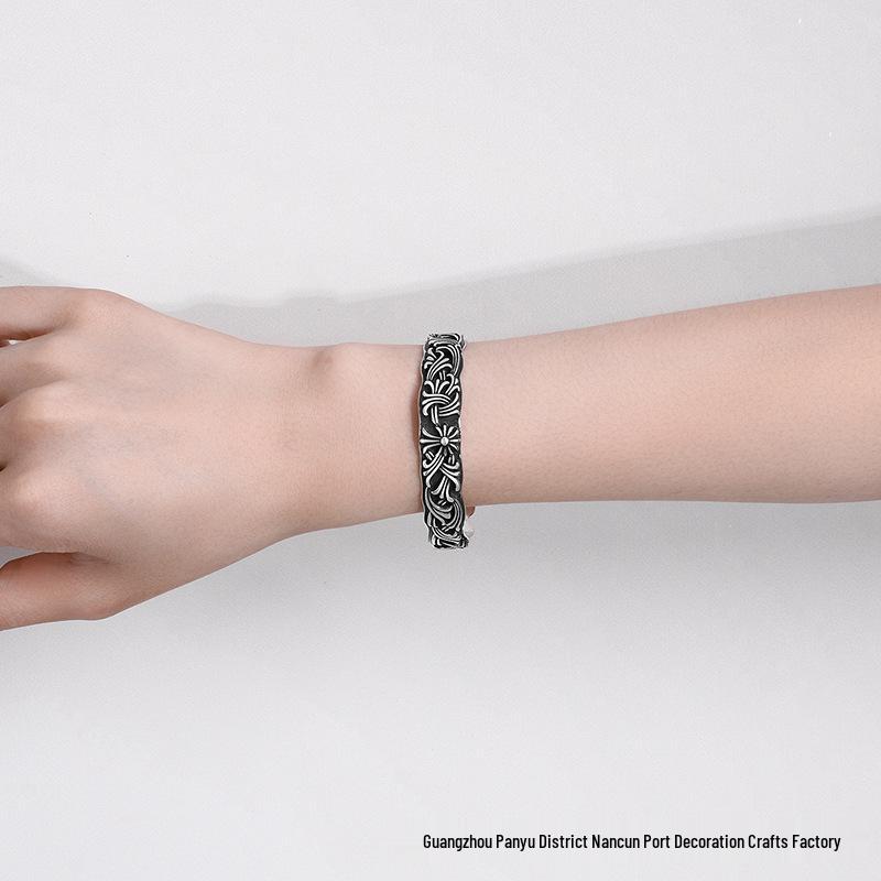 

Retro Distressed Open Crocs Bracelet - European and American Style Hand Jewelry